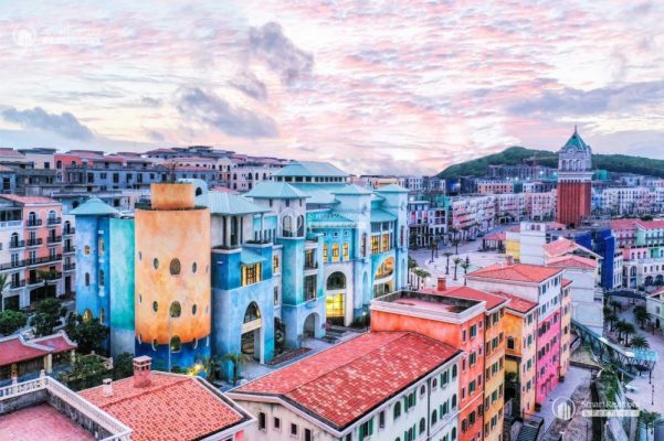 THỊ TRẤN ĐỊA TRUNG HẢI VÀ DU LỊCH TRẢI NGHIỆM